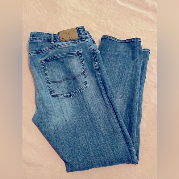 American Eagle Medium Wash - Picture 1 of 3